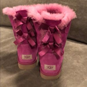 Almost Like New - Pink Bailey Bow UGGS - Size 9